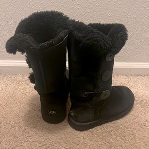 Black button Ugg’s